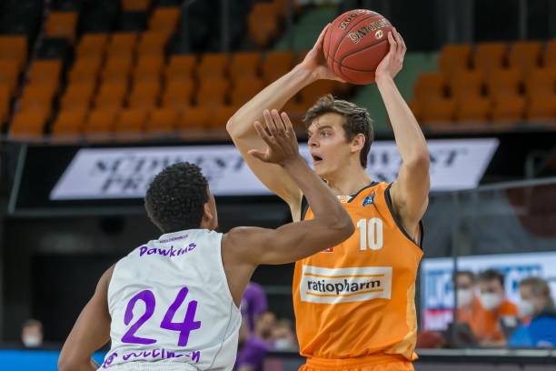 亚冠赛场发 亚冠赛场发